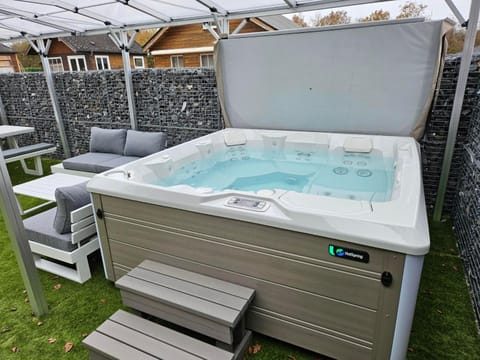 Hot Tub, Spa and wellness centre/facilities