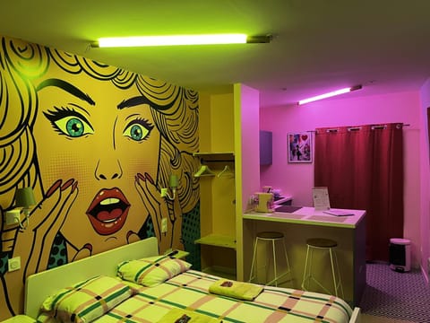 Bed, Photo of the whole room, Decorative detail, Bedroom