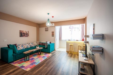 Day, Living room