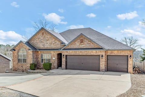 Lake Brittany Escape House in Bella Vista