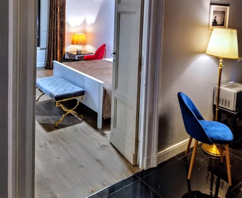 Bed, Bedroom, Area and facilities