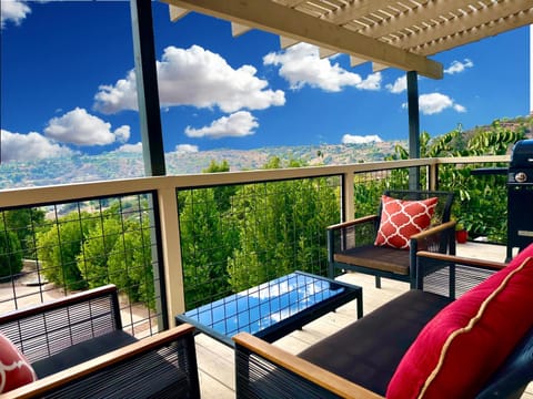View (from property/room), Balcony/Terrace, Mountain view