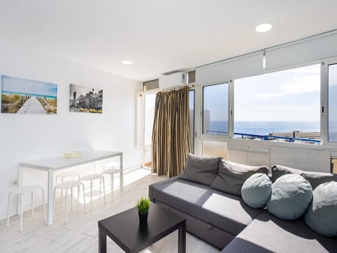 View (from property/room), Living room, Seating area, Dining area, Sea view