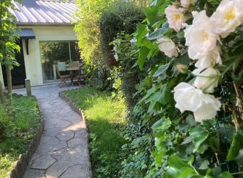 Maison avec vue sur Paris et la Tour Eiffel House in Saint-Maur-des-Fossés