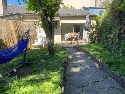 Maison avec vue sur Paris et la Tour Eiffel House in Saint-Maur-des-Fossés