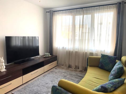 Communal lounge/ TV room, TV and multimedia, Living room, Seating area