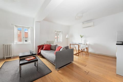 Living room, Seating area, Dining area, air conditioner