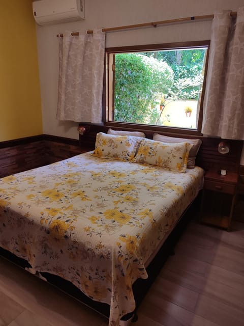 Bed, air conditioner