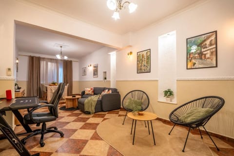 Living room, Seating area