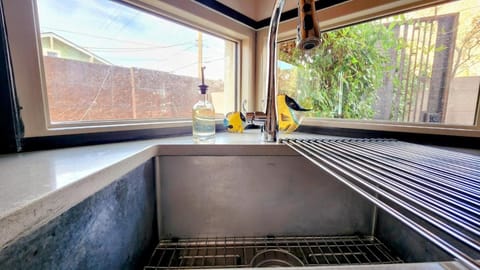 Private Townhome Haven in Downtown Apartment in Albuquerque