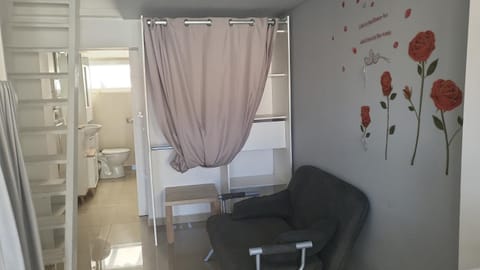 Photo of the whole room, Seating area