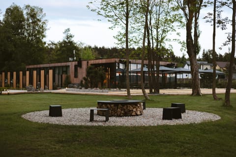 Property building, Natural landscape, Garden, Balcony/Terrace