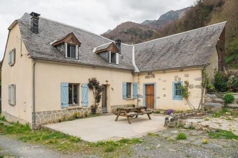 Property building, Balcony/Terrace, Mountain view