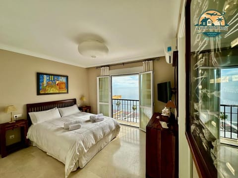 Bed, TV and multimedia, Balcony/Terrace, Photo of the whole room, Bedroom