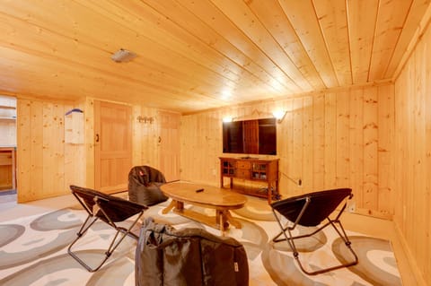 2 Mi to CU Boulder Townhome with Private Deck! House in Boulder