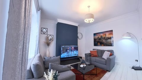 Communal lounge/ TV room, TV and multimedia, Living room, Seating area