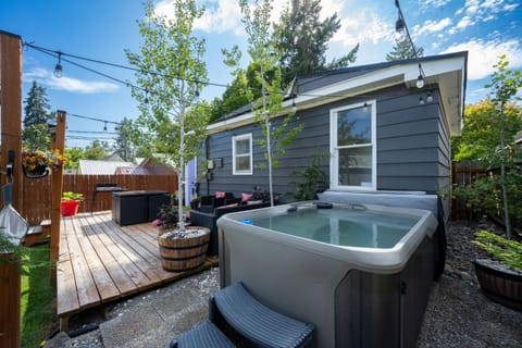 Patio, Day, Natural landscape, Hot Tub