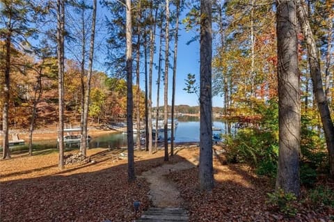 The White Hart House Lake Lanier House in Lake Lanier