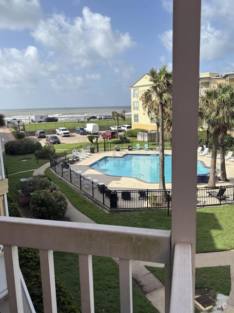 Balcony/Terrace, Beach, Pool view, Swimming pool