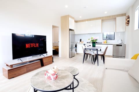 TV and multimedia, Kitchen or kitchenette, Living room