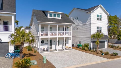 Modern Coastal Escape with Fire Pit & Pool Access House in Inlet Beach