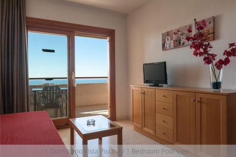 Balcony/Terrace, Living room, Pool view