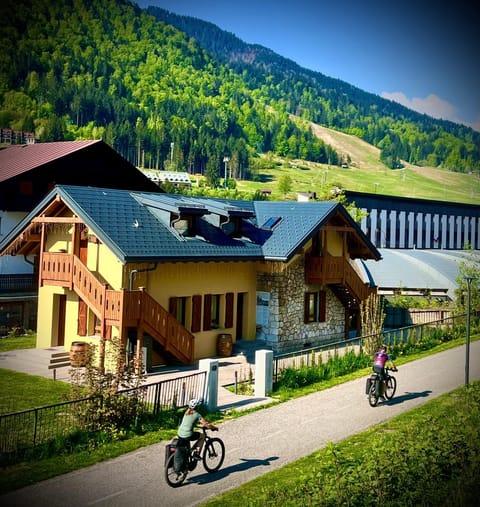 Property building, Day, Natural landscape, Cycling, Mountain view