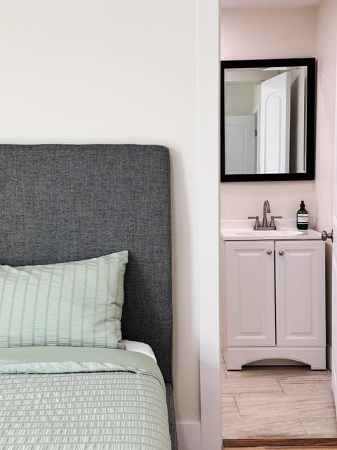 Cozy Private Room A in S Central LA Vacation rental in Compton