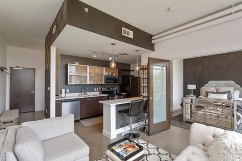 5M307- Elegant Condo with Rooftop Deck House in East Nashville