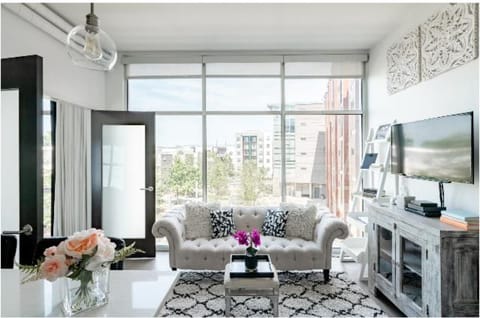 5M307- Elegant Condo with Rooftop Deck House in East Nashville