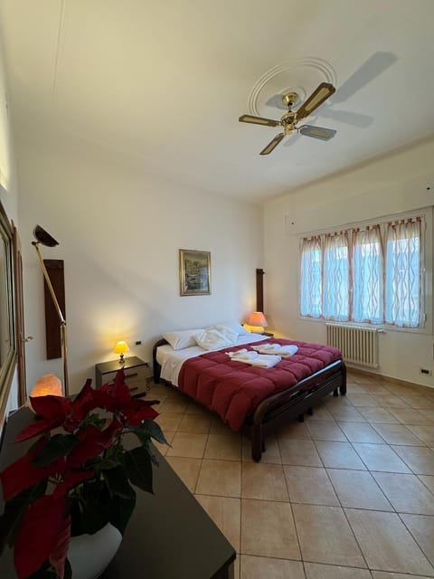 Bed, Decorative detail, Bedroom