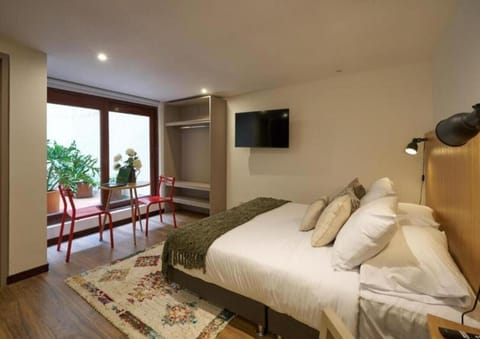 Patio, Bed, TV and multimedia, Photo of the whole room, Seating area, Dining area, Bedroom, wardrobe