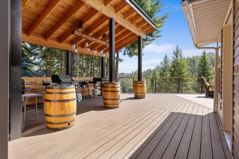 Cave Bay Escape House in Kootenai County