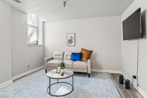 Cozy & Spacious 2 Bedroom 2 Bathroom Apartment in Jefferson County