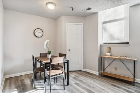 Cozy & Spacious 2 Bedroom 2 Bathroom Apartment in Jefferson County