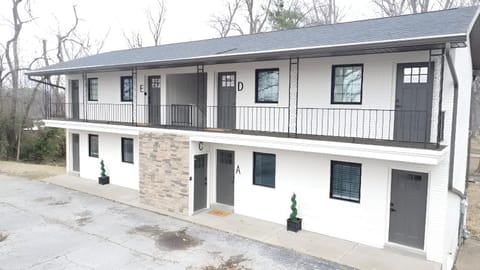 RiverStone Retreat - Newburgh IN Stylish Apartments Apartment in Indiana