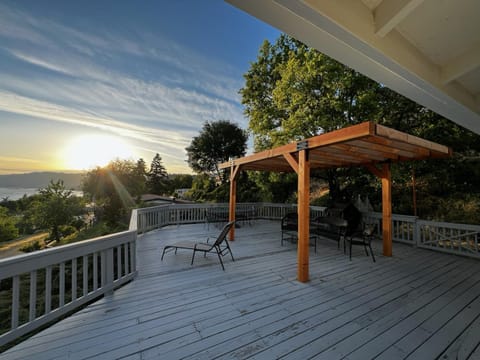 Point Lyle House in Lyle