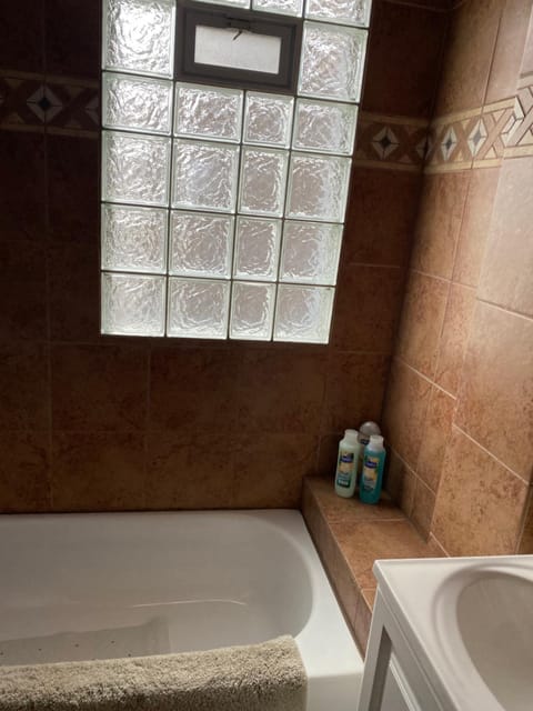 Casa ubicada 6 minutos del centro 6 minutes to Downtow No permited partys or smoking Apartment in Milwaukee