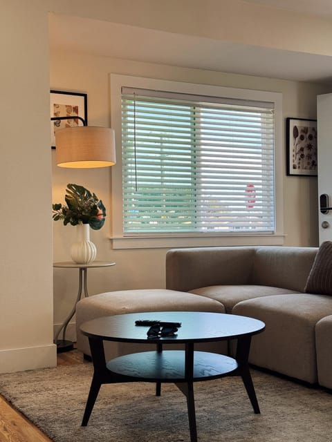 Cozy Private Room C in S Central LA Vacation rental in Compton