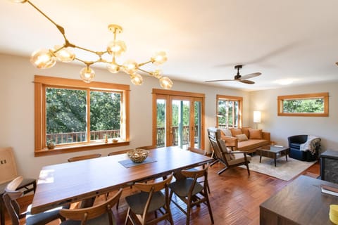 The Oaks House in Lyle