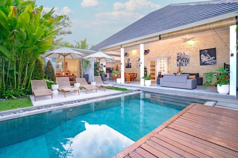 Property building, Day, Natural landscape, Garden, Living room, Seating area, Garden view, Pool view, Swimming pool, sunbed