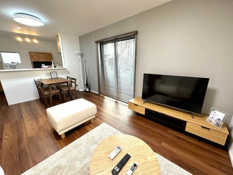 TV and multimedia, Kitchen or kitchenette, Dining area, Evening entertainment