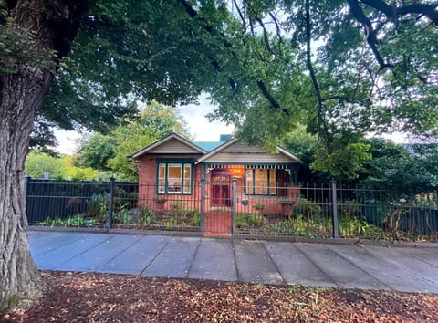 Property building, Neighbourhood, Garden, Street view