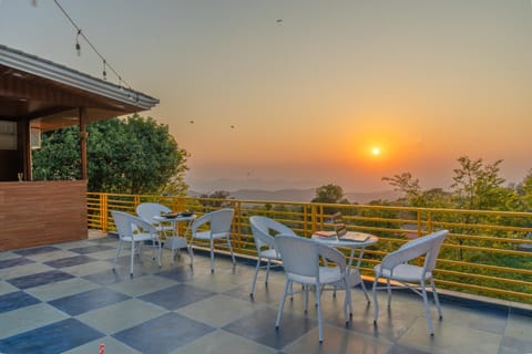 Day, Natural landscape, View (from property/room), Balcony/Terrace, Dining area, Sunset