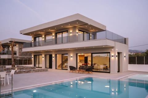 Property building, Patio, Day, Natural landscape, Pool view, Swimming pool, sunbed