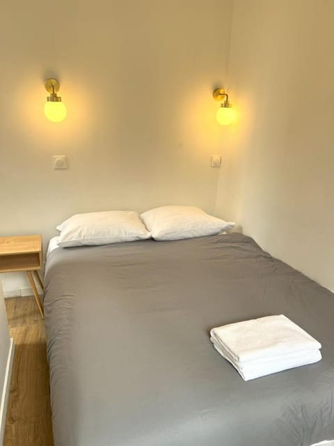 LAMENNAIS GAUCHE - T3 rénové en plein centre rennais Apartment in Rennes