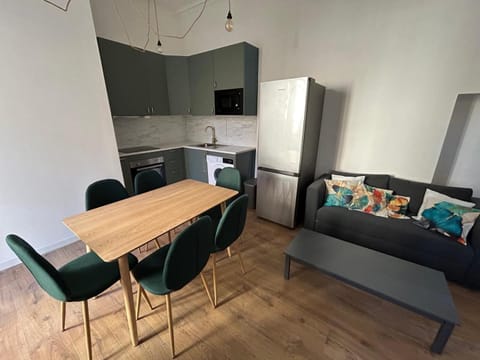 LAMENNAIS GAUCHE - T3 rénové en plein centre rennais Apartment in Rennes