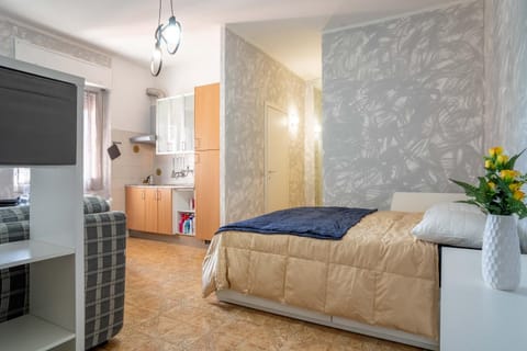 Bed, Kitchen or kitchenette