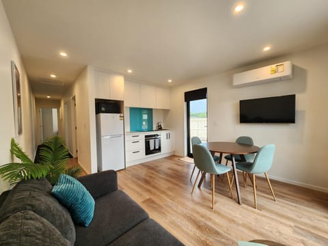 Communal lounge/ TV room, TV and multimedia, Kitchen or kitchenette, Living room, Dining area