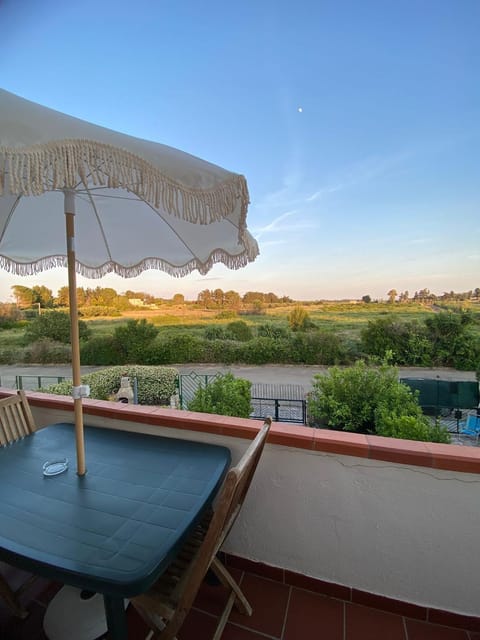 Property building, Natural landscape, Balcony/Terrace, Garden view, Entertainment, Breakfast, Sunset